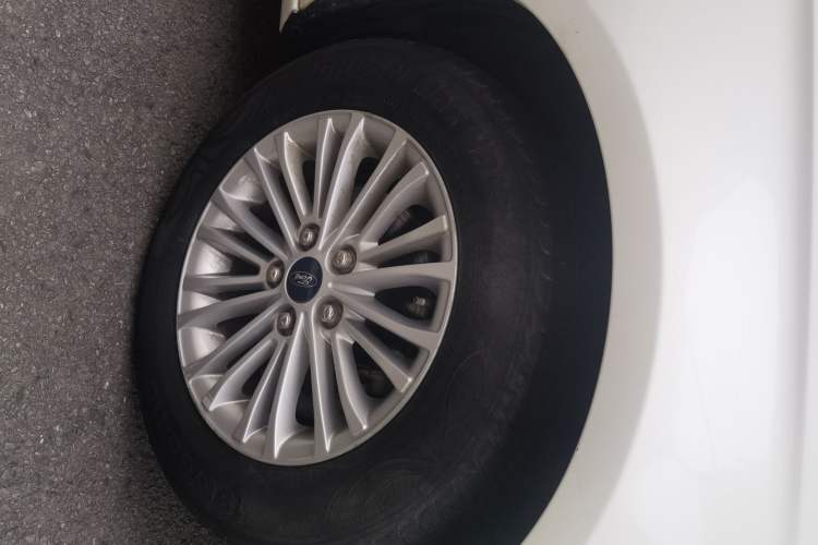 Used Ford Escort 2017 Revised Version 1.5L Automatic Comfort Edition Right Front Wheel Hub