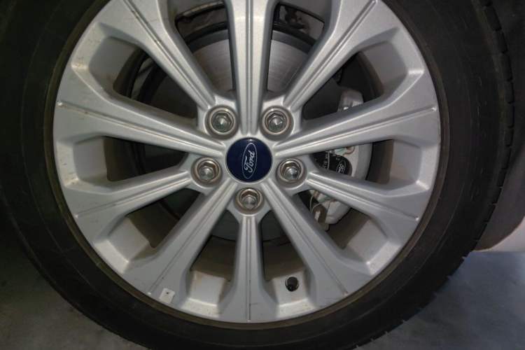 Used Ford Escort 2017 Happiness Edition 1.5L Automatic Fashion Version Right Front Wheel Hub