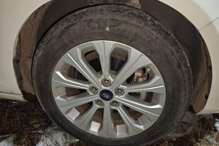 Used Ford Escort 2017 Happiness Edition 1.5L Automatic Fashion Version Right Front Wheel Hub