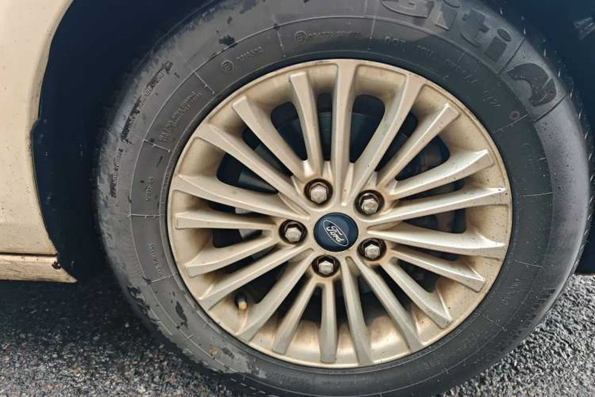 Used Ford Escort 2017 Revised Version 1.5L Manual Comfort Edition Right Front Wheel Hub