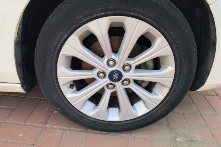Used Ford Escort 2017 Happiness Edition 1.5L Automatic Fashion Version Right Front Wheel Hub