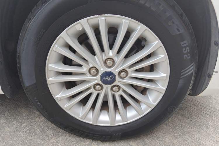 Used Ford Escort 2017 1.5L Automatic Comfort Model Right Front Wheel Hub