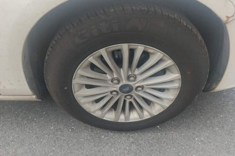 Used Ford Escort 2017 Revised Version 1.5L Automatic Comfort Edition Right Front Wheel Hub
