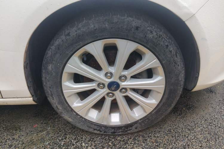 Used Ford Escort 2017 Happiness Edition 1.5L Automatic Fashion Version Right Front Wheel Hub