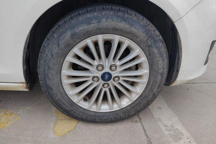 Used Ford Escort 2017 1.5L Automatic Comfort Model Right Front Wheel Hub