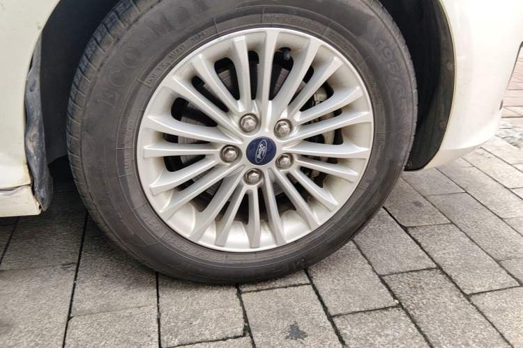 Used Ford Escort 2017 Revised Version 1.5L Manual Comfort Edition Right Front Wheel Hub