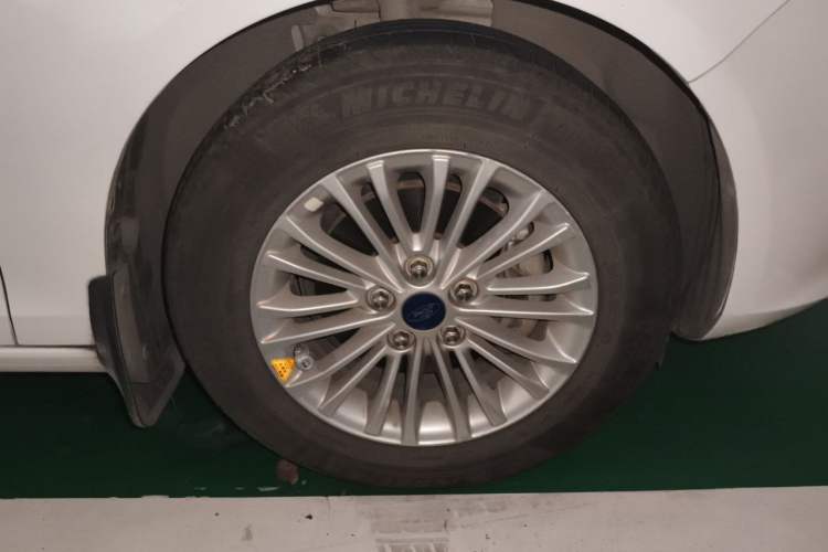 Used Ford Escort 2017 Revised Version 1.5L Automatic Comfort Edition Right Front Wheel Hub