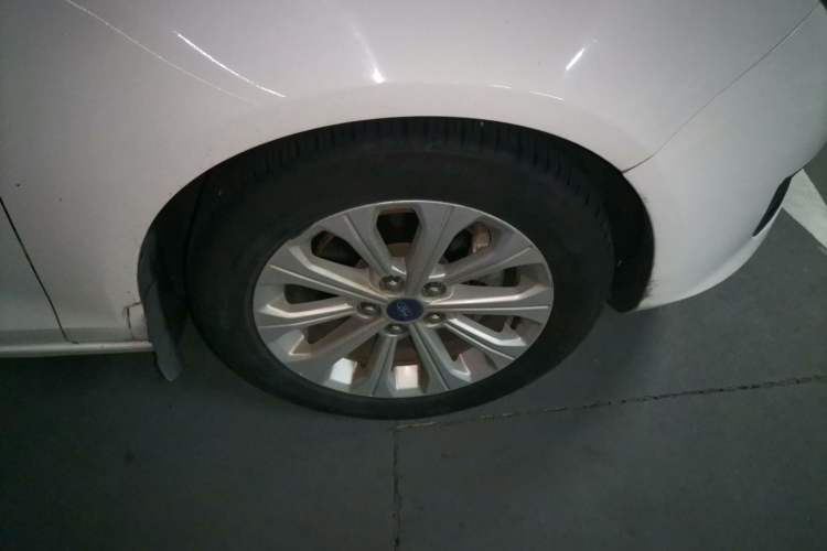 Used Ford Escort 2017 Happiness Edition 1.5L Automatic Fashion Version Right Front Wheel Hub