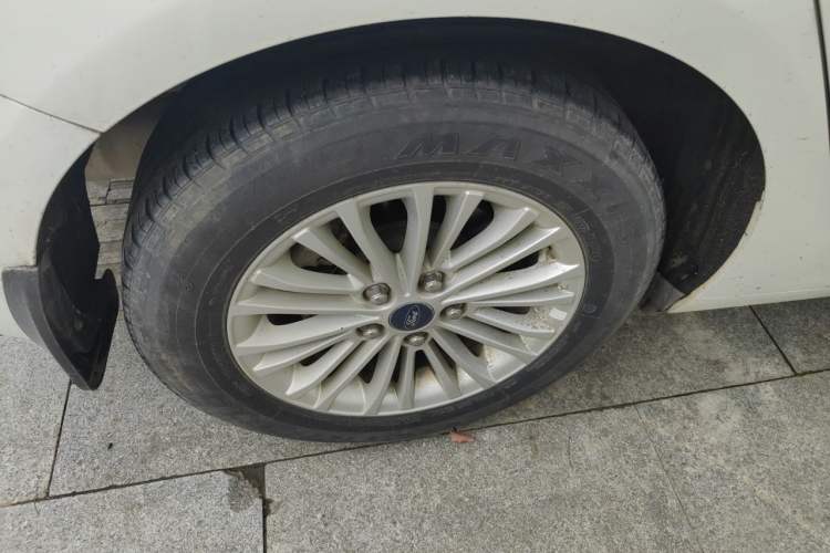 Used Ford Escort 2017 1.5L Manual Comfort Model Right Front Wheel Hub