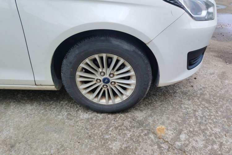 Used Ford Escort 2017 Revised Version 1.5L Manual Comfort Edition Right Front Wheel Hub
