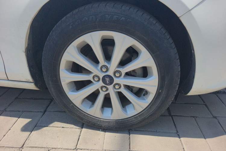 Used Ford Escort 2017 Happy Edition 1.5L Manual Fashion Model Right Front Wheel Hub