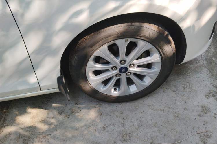 Used Ford Escort 2017 Happy Edition 1.5L Manual Fashion Model Right Front Wheel Hub