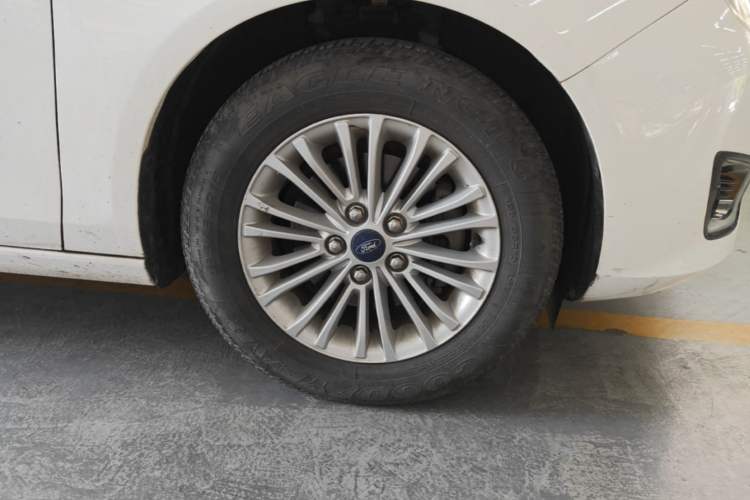 Used Ford Escort 2017 1.5L Manual Comfort Model Right Front Wheel Hub