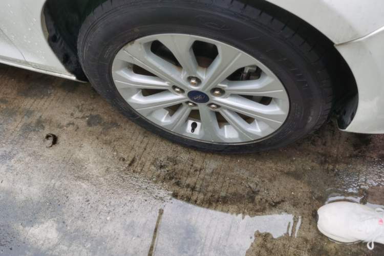 Used Ford Escort 2017 Happiness Edition 1.5L Automatic Fashion Version Right Front Wheel Hub