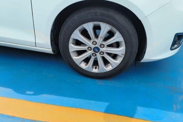 Used Ford Escort 2017 Happiness Edition 1.5L Automatic Fashion Version Right Front Wheel Hub