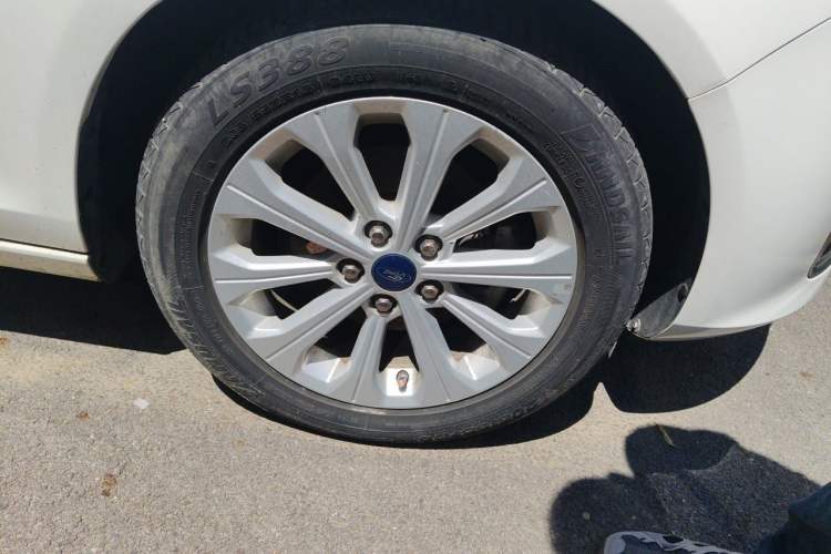 Used Ford Escort 2017 Happiness Edition 1.5L Automatic Fashion Version Right Front Wheel Hub