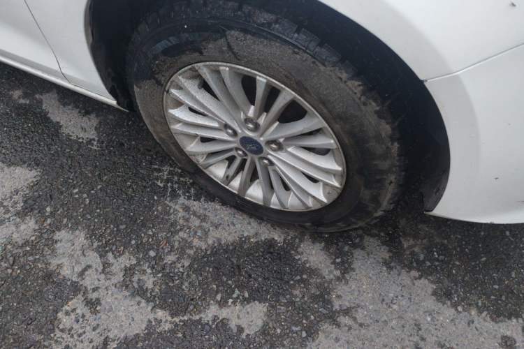 Used Ford Escort 2017 1.5L Automatic Comfort Model Right Front Wheel Hub