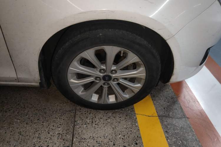 Used Ford Escort 2017 Happiness Edition 1.5L Automatic Fashion Version Right Front Wheel Hub