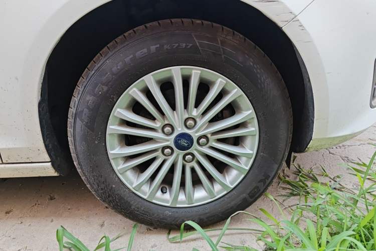 Used Ford Escort 2017 Revised Version 1.5L Automatic Comfort Edition Right Front Wheel Hub