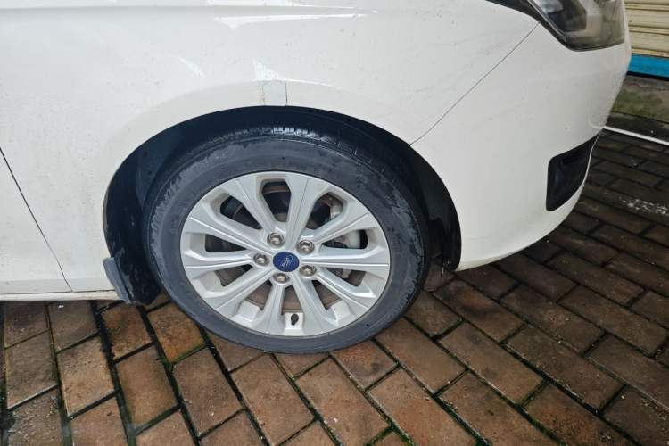 Used Ford Escort 2017 Happiness Edition 1.5L Automatic Fashion Version Right Front Wheel Hub
