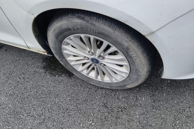 Used Ford Escort 2017 Revised Version 1.5L Automatic Comfort Edition Right Front Wheel Hub