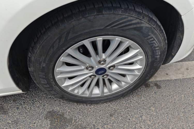 Used Ford Escort 2017 1.5L Manual Comfort Model Right Front Wheel Hub
