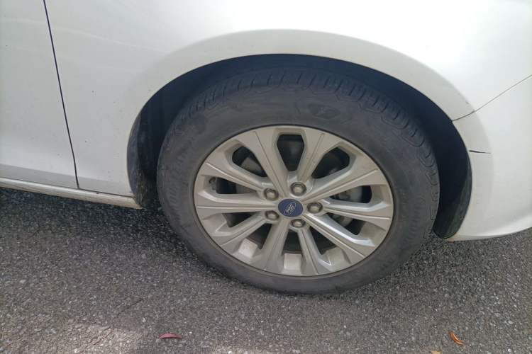 Used Ford Escort 2017 Happiness Edition 1.5L Automatic Fashion Version Right Front Wheel Hub