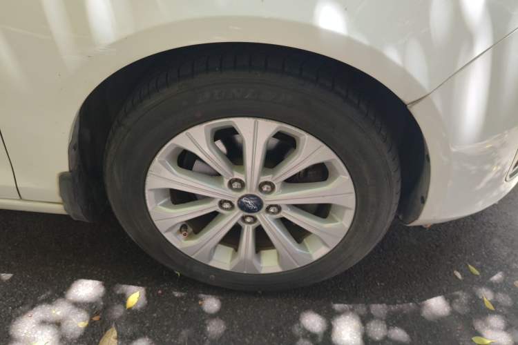 Used Ford Escort 2017 Happiness Edition 1.5L Automatic Fashion Version Right Front Wheel Hub