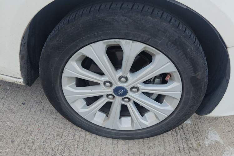 Used Ford Escort 2017 1.5L Automatic Comfort Model Right Front Wheel Hub