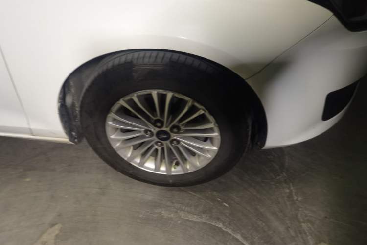 Used Ford Escort 2017 1.5L Manual Comfort Model Right Front Wheel Hub