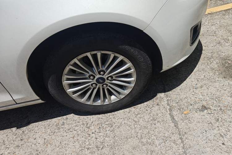 Used Ford Escort 2017 1.5L Manual Comfort Model Right Front Wheel Hub