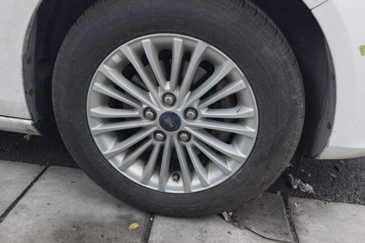 Used Ford Escort 2017 Revised Version 1.5L Automatic Comfort Edition Right Front Wheel Hub