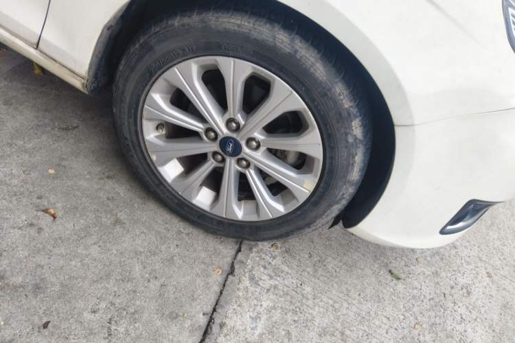 Used Ford Escort 2017 Happy Edition 1.5L Manual Fashion Model Right Front Wheel Hub