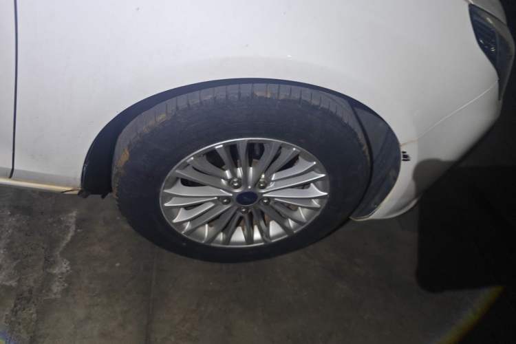 Used Ford Escort 2017 Revised Version 1.5L Automatic Comfort Edition Right Front Wheel Hub