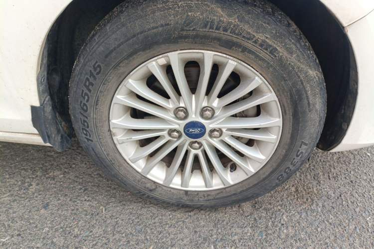 Used Ford Escort 2017 1.5L Automatic Comfort Model Right Front Wheel Hub