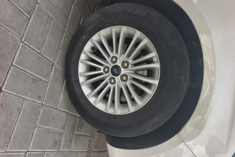 Used Ford Escort 2017 Revised Version 1.5L Automatic Comfort Edition Right Front Wheel Hub