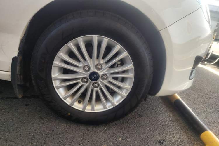 Used Ford Escort 2017 Revised Version 1.5L Automatic Comfort Edition Right Front Wheel Hub