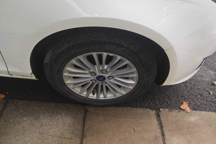 Used Ford Escort 2017 Revised Version 1.5L Automatic Comfort Edition Right Front Wheel Hub