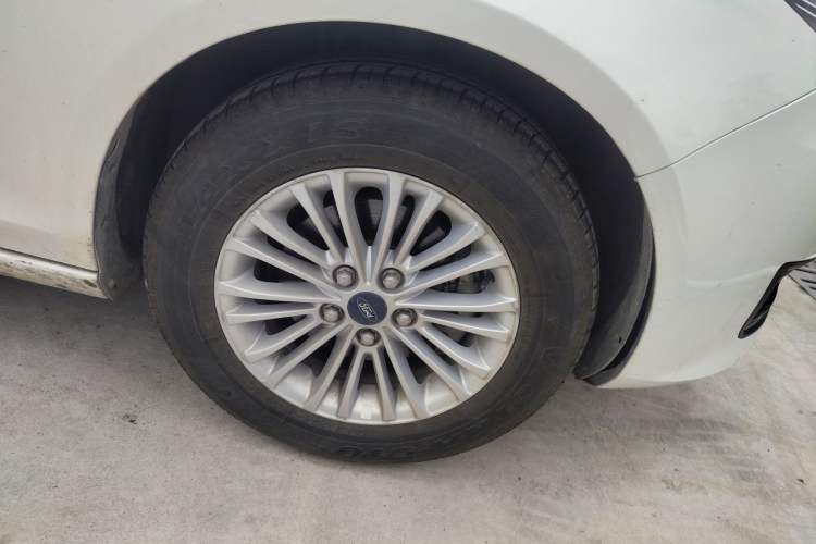 Used Ford Escort 2017 Revised Version 1.5L Automatic Comfort Edition Right Front Wheel Hub