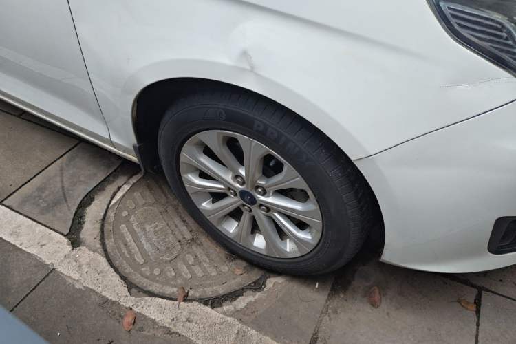 Used Ford Escort 2017 Happiness Edition 1.5L Automatic Fashion Version Right Front Wheel Hub