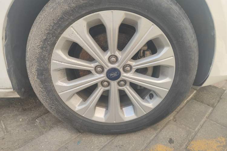 Used Ford Escort 2017 Happiness Edition 1.5L Automatic Fashion Version Right Front Wheel Hub