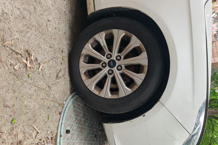 Used Ford Escort 2017 Happy Edition 1.5L Manual Fashion Model Right Front Wheel Hub
