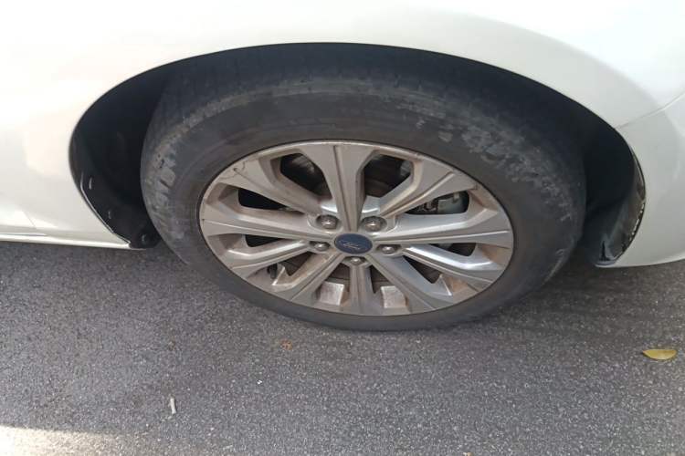 Used Ford Escort 2017 Happiness Edition 1.5L Automatic Fashion Version Right Front Wheel Hub