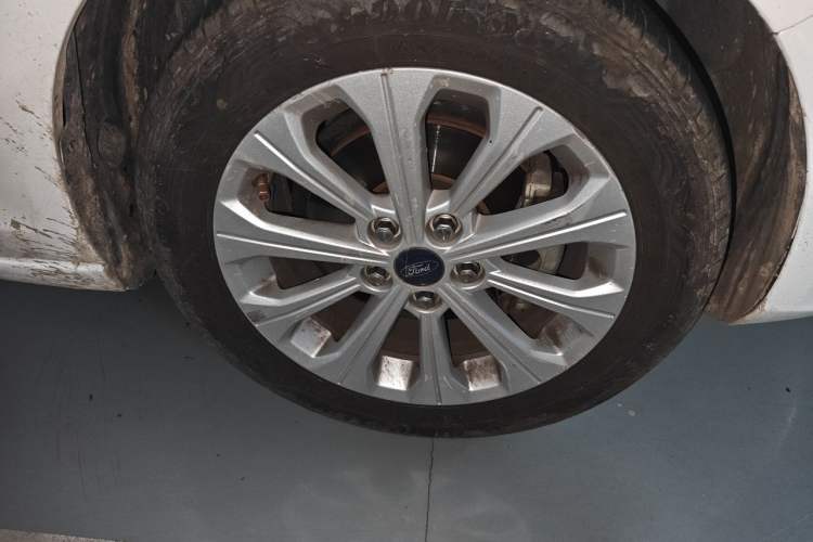 Used Ford Escort 2017 Happiness Edition 1.5L Automatic Fashion Version Right Front Wheel Hub
