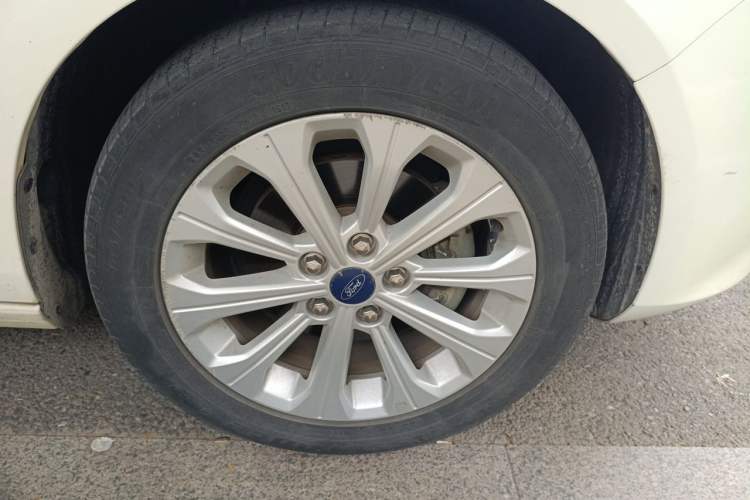 Used Ford Escort 2017 Happiness Edition 1.5L Automatic Fashion Version Right Front Wheel Hub