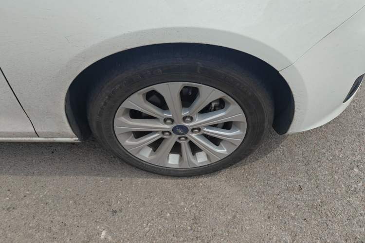 Used Ford Escort 2017 Happiness Edition 1.5L Automatic Fashion Version Right Front Wheel Hub
