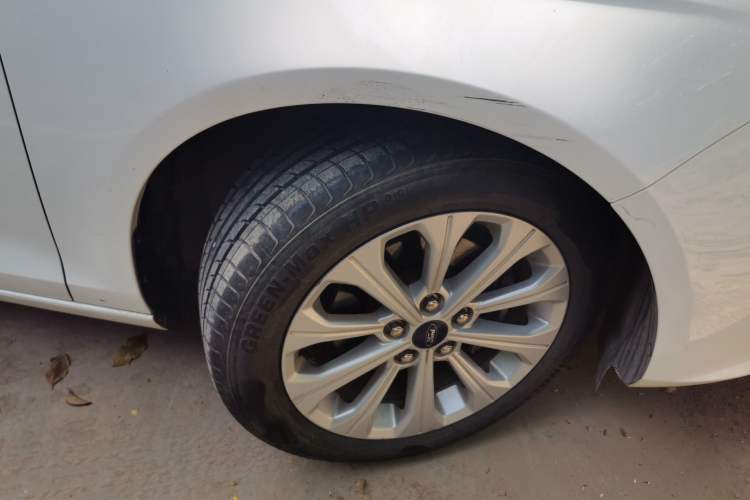 Used Ford Escort 2017 Happiness Edition 1.5L Automatic Fashion Version Right Front Wheel Hub