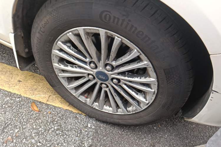 Used Ford Escort 2017 Revised Version 1.5L Automatic Comfort Edition Right Front Wheel Hub
