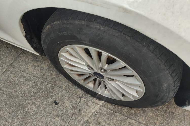 Used Ford Escort 2017 1.5L Automatic Comfort Model Right Front Wheel Hub