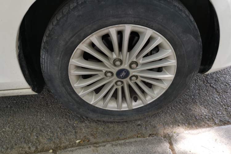 Used Ford Escort 2017 Revised Version 1.5L Automatic Comfort Edition Right Front Wheel Hub